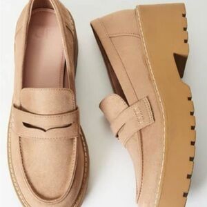 Shoe Dazzle Tan Platform Loafers